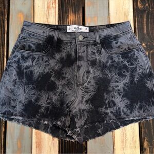 Hollister Curvy High-Rise Mom Shorts